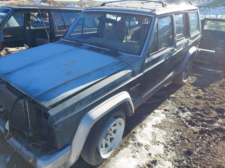 1992 Jeep Cherokee XJ Laredo 4.0L Automatic Green