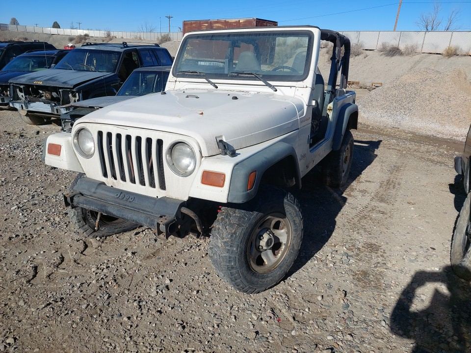 1997 Jeep Wrangler TJ White 2.5L Automatic Soft Top Set Up Body Damage, photo 1 of 7